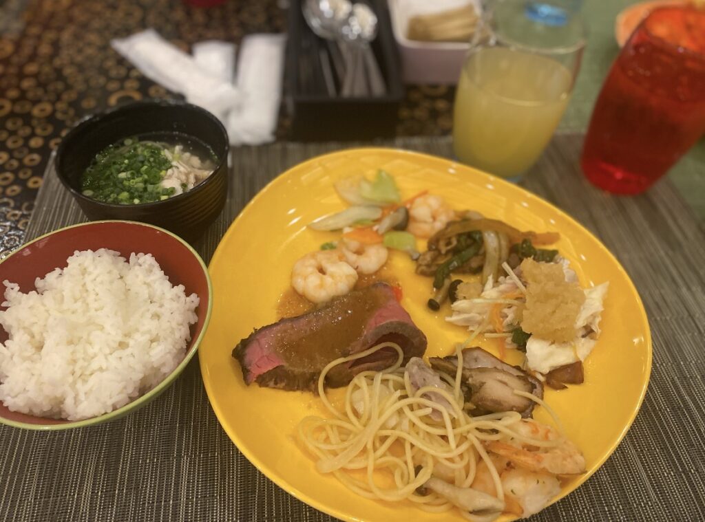 ディナーブッフェのデザートコーナー