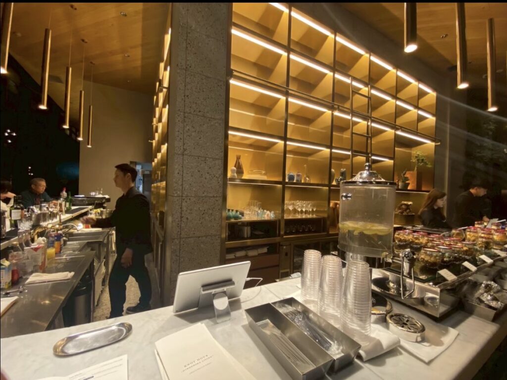 THE KNOT HIROSHIMAのフロント