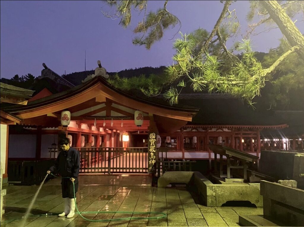 夕暮れの厳島神社