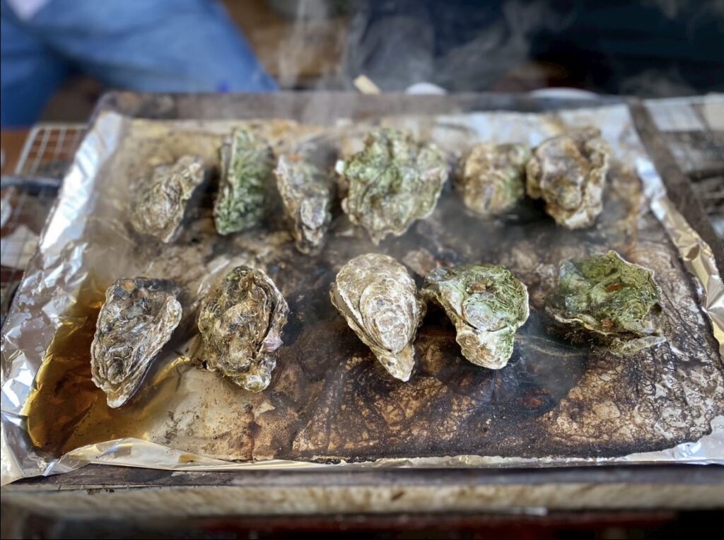 草津かき小屋の牡蠣バケツ