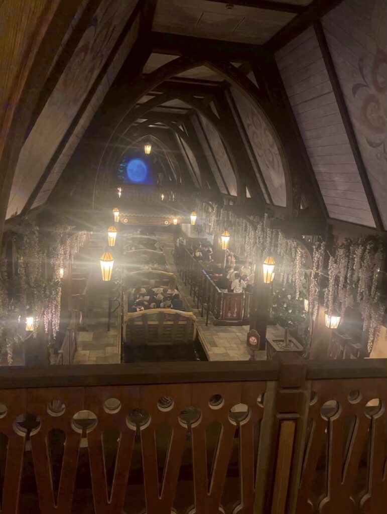 アナとエルサのフローズンジャーニーのボート