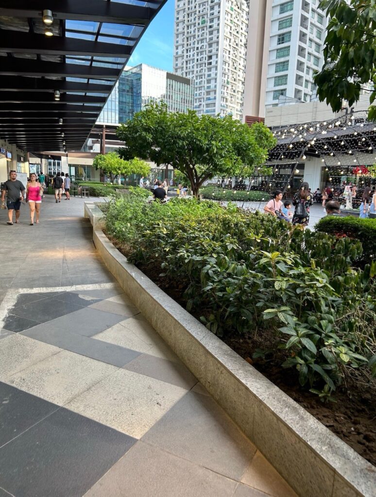 アヤラモールの4階フロア