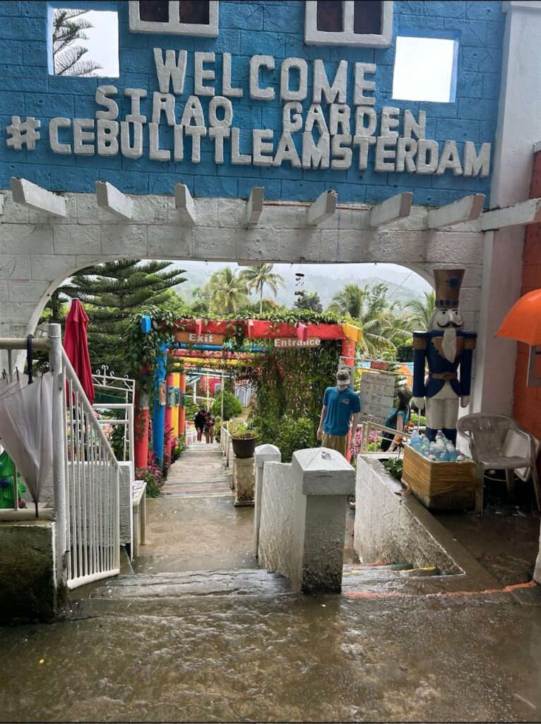 Sirao GardenのI LOVE CEBUオブジェ