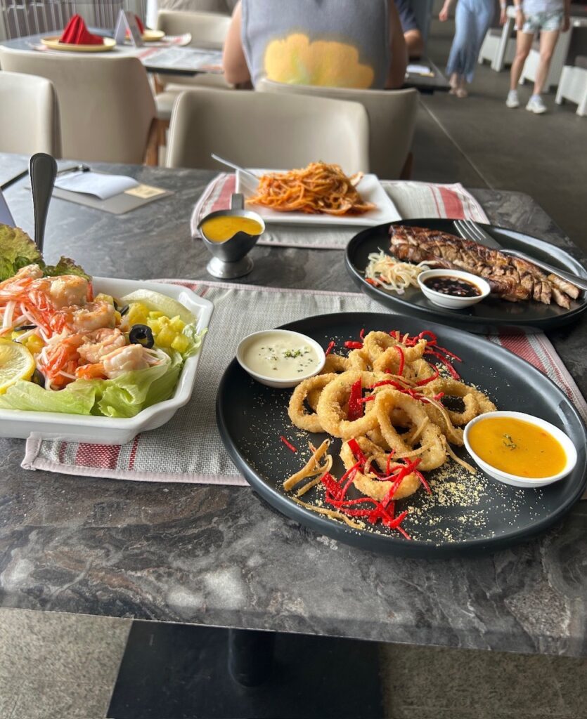 Top of CEBUレストランの料理