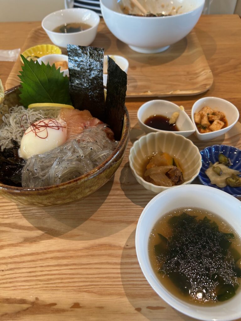 佐野小カフェの海鮮丼